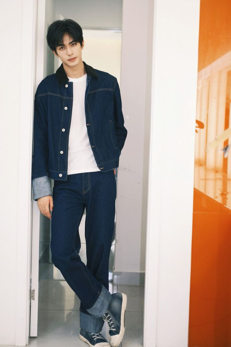 Quần jean ống rộng phối áo khoác jean phong cách double denim nam tính