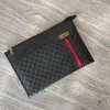 ví nam cầm tay clutch