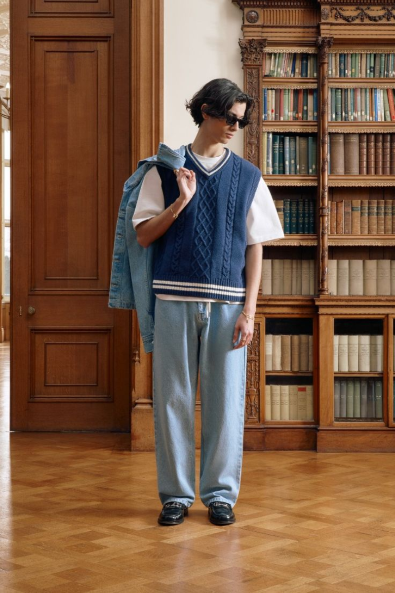 Áo len cổ tim phối sơ áo phong trắng và cà vạt phong cách Preppy