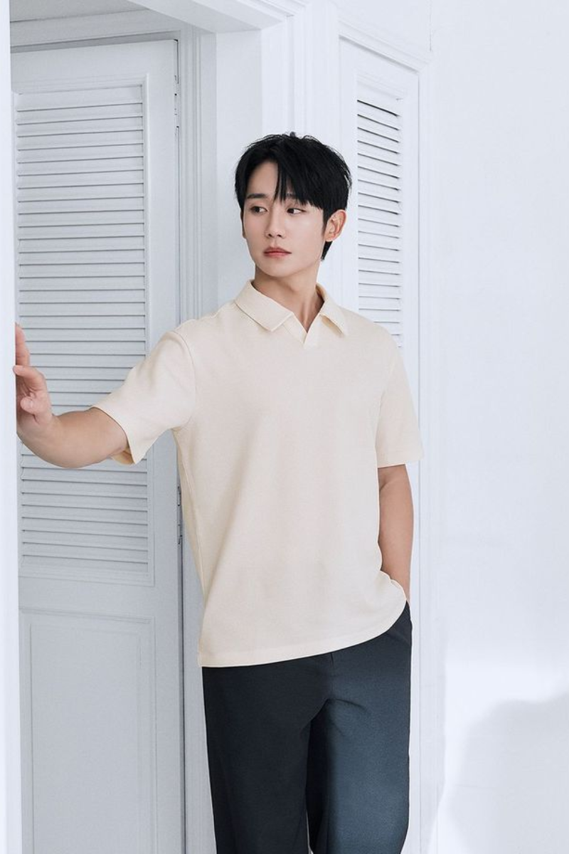 Áo polo cao cấp thay thế hoàn hảo cho sơ mi, giữ sự gọn gàng và lịch sự mà vẫn đảm bảo sự thoải mái