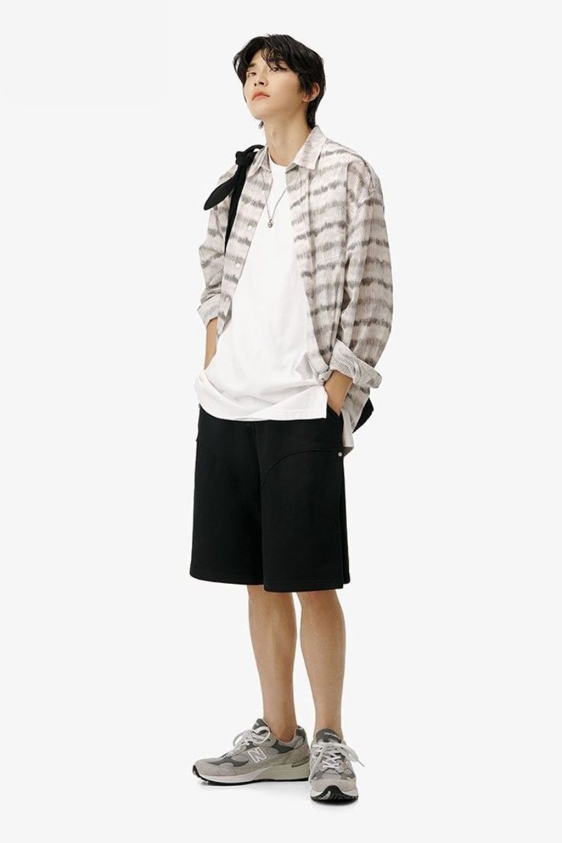 Sneaker là phụ kiện không thể thiếu của phong cách streetwear