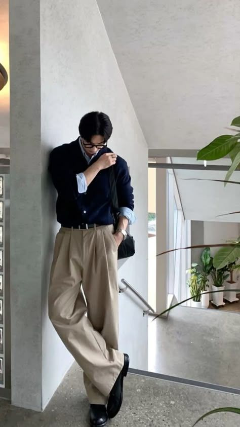 Mệnh kim hợp màu gì, kỵ màu gì