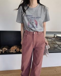 quần màu hồng phối với áo màu gi