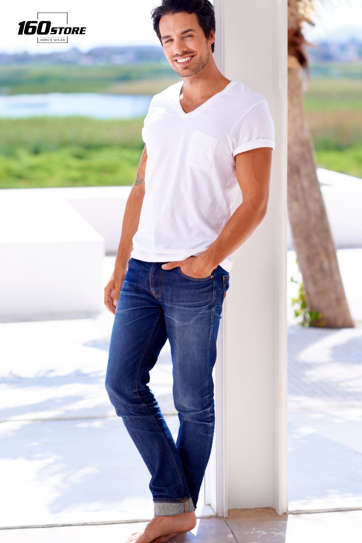 Quần Jeans Xanh Với Áo Trắng