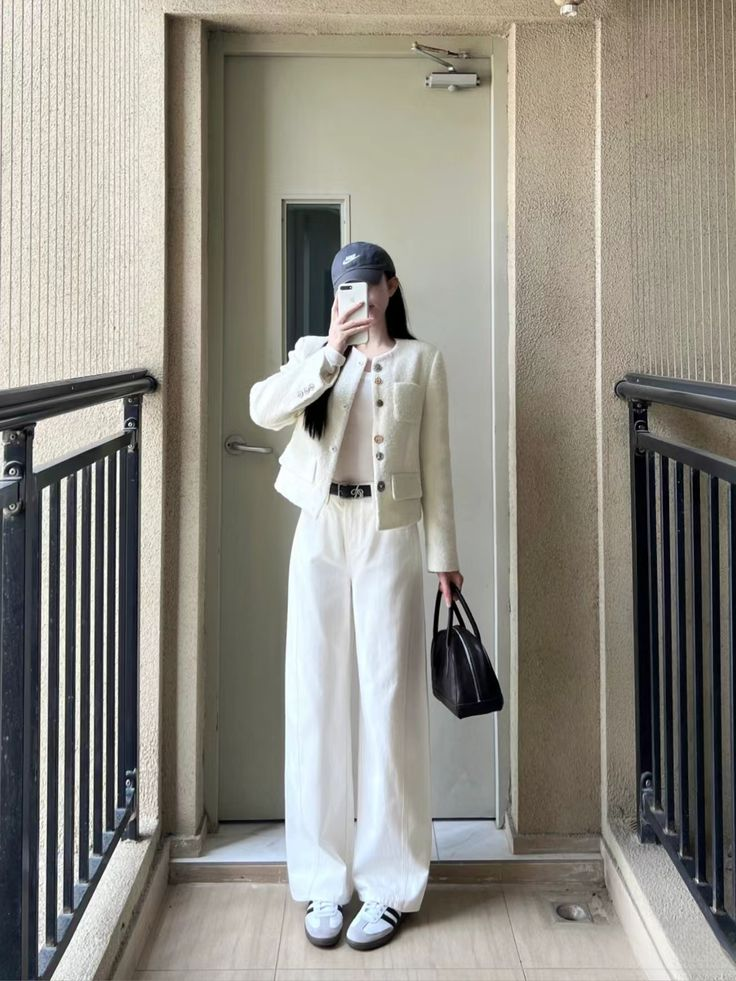 Quần trắng ống rộng phối với Áo Blazer/Vest