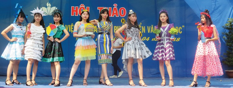 20+ Mẫu Thời trang tái chế bằng áo mưa độc đáo
