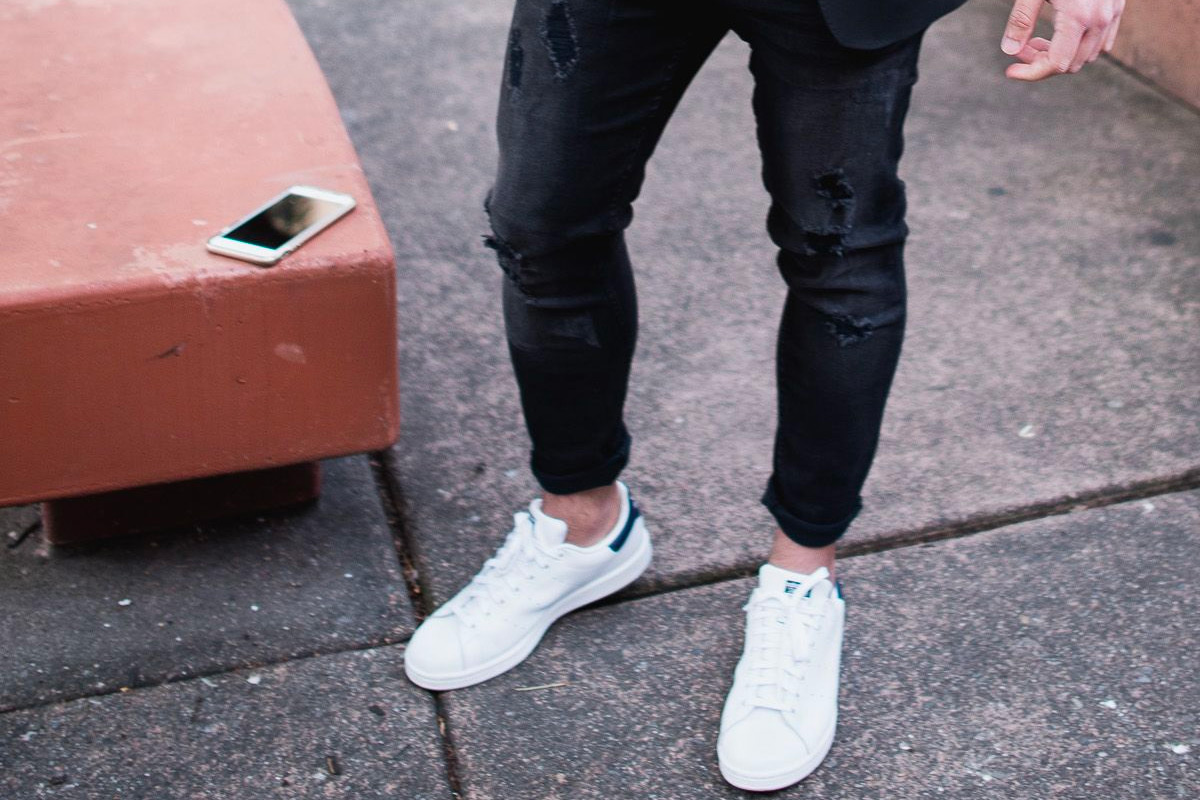 Cách Mặc Quần Tây Phối Giày Sneaker Đẹp