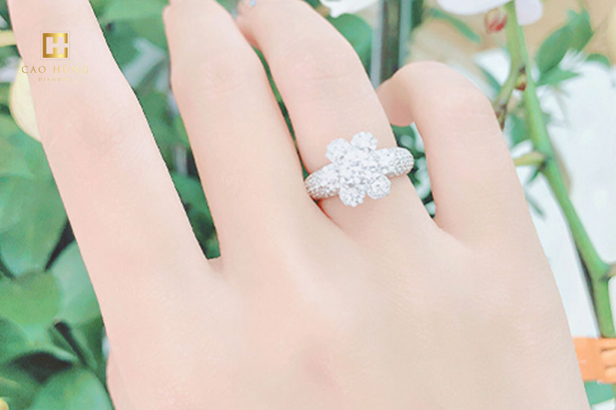 Cặp đôi yêu nhau đeo nhẫn ngón nào? Giải thích lí do