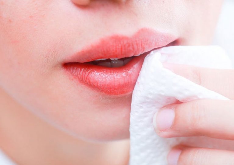 Có nên bôi vaseline sau khi xăm hình? Giải đáp chi tiết