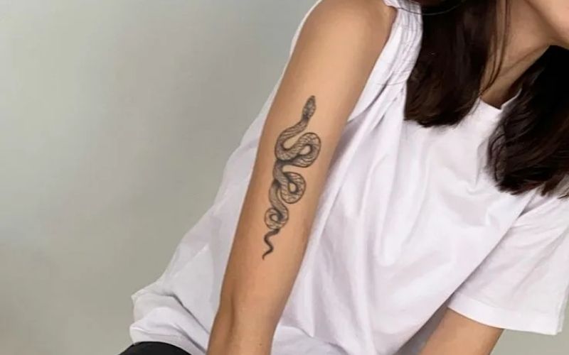 Hình xăm ở bắp tay nữ ý nghĩa là gì?