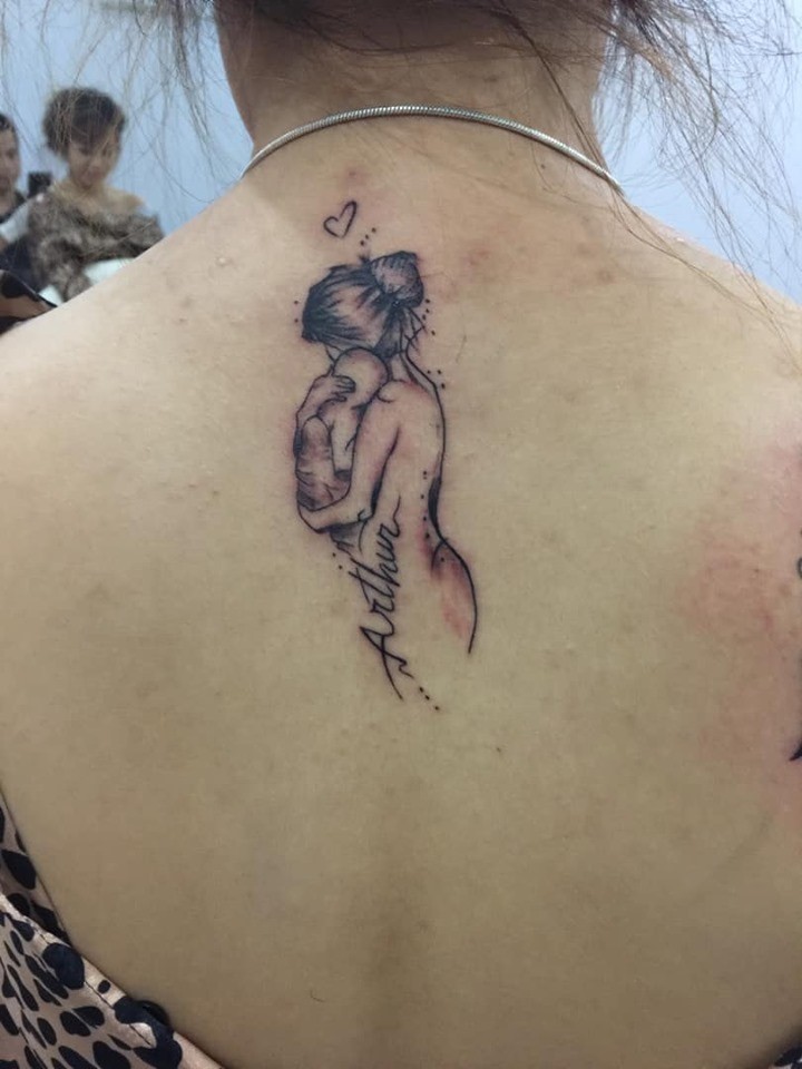 Hình xăm mẹ và 2 con: Giải mã ý nghĩa chi tiết