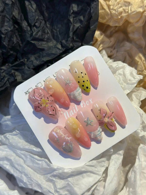 50+ Mẫu Nail Tết 2026 Mệnh Kim Hút Tài Lộc