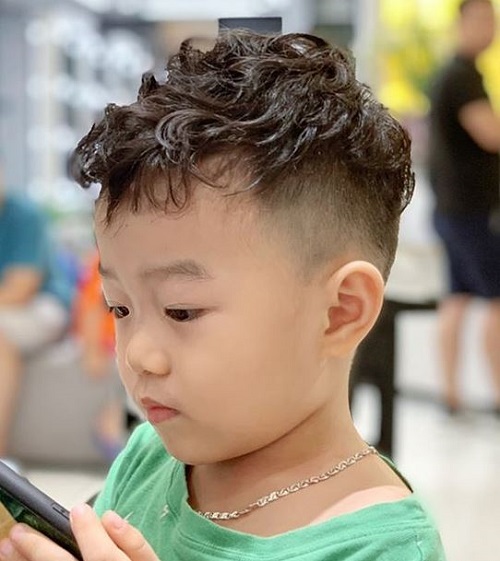 Những mẫu tóc uốn xoăn cho bé trai đẹp nhất