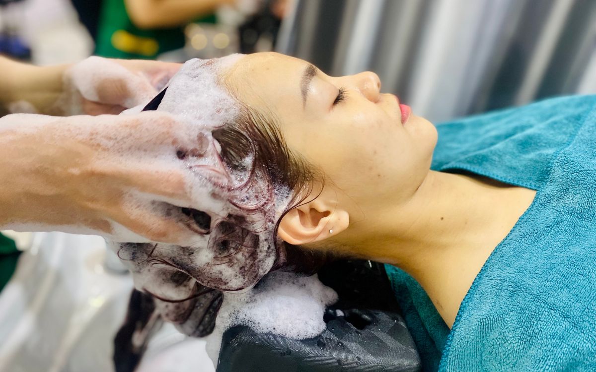 Tóc nhuộm đen bao lâu thì nhuộm màu lại được